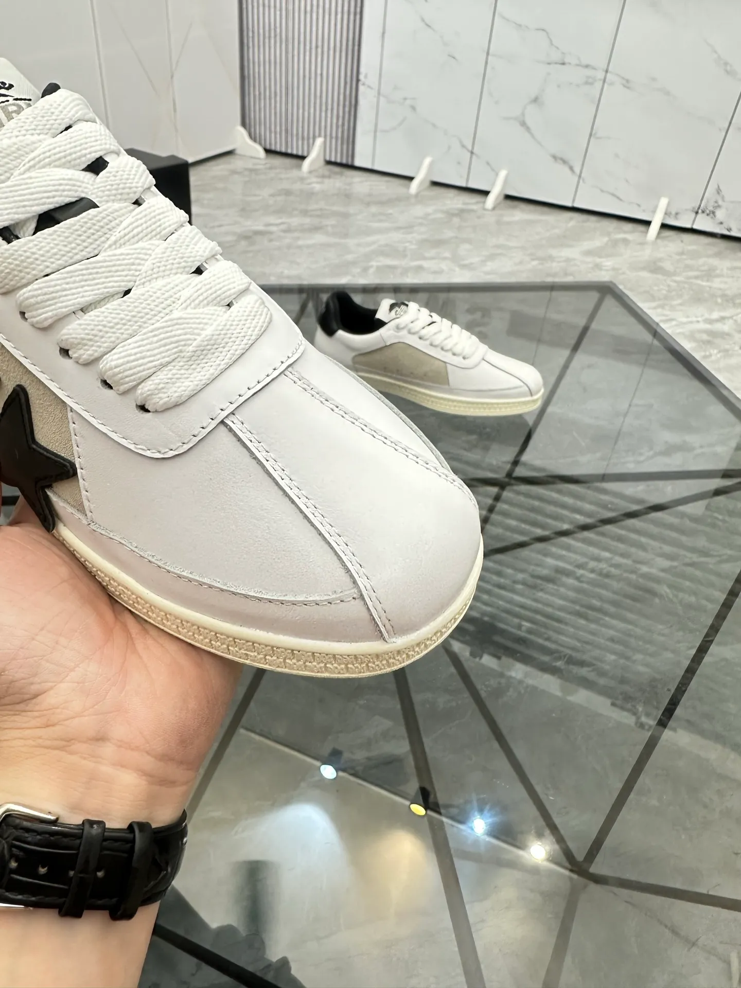 Men's shoes: 💰P420¥ Product trademark: AMIRI* "Amir*" low-top casual shoes Regular size: 38-45 (can be customized to 46) Product material: imported cowhide upper, breathable lining, original outsole. Number: 001